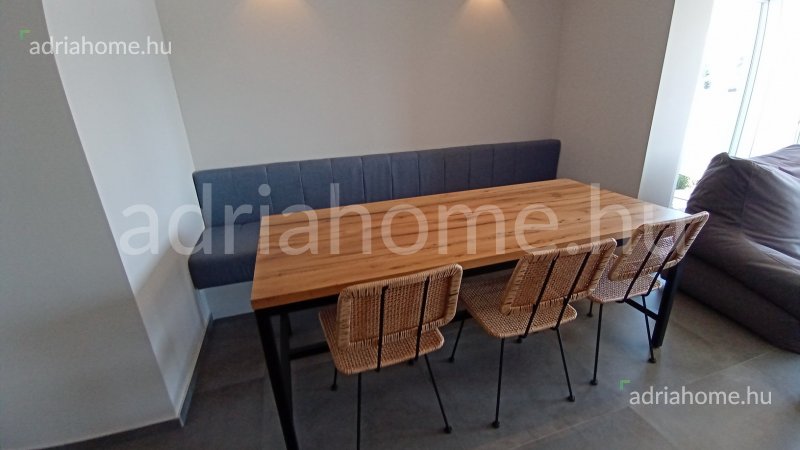 Šibenik környéke – Tágas apartman az első sorban 