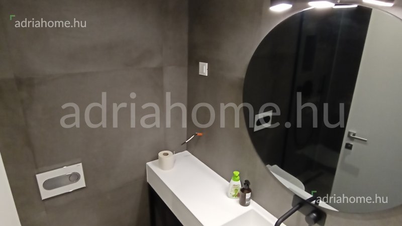 Šibenik környéke – Tágas apartman az első sorban 