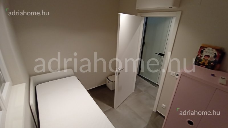 Šibenik környéke – Tágas apartman az első sorban 