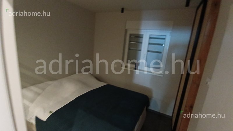 Šibenik környéke – Tágas apartman az első sorban 