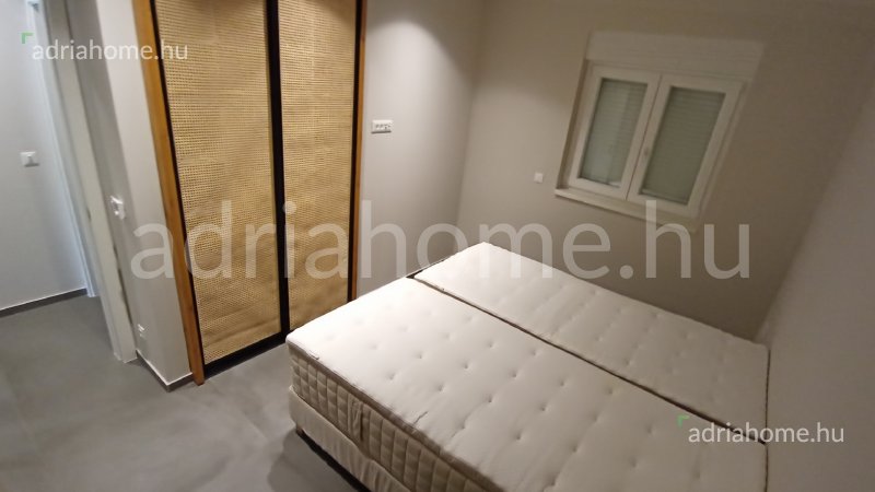 Šibenik környéke – Tágas apartman az első sorban 