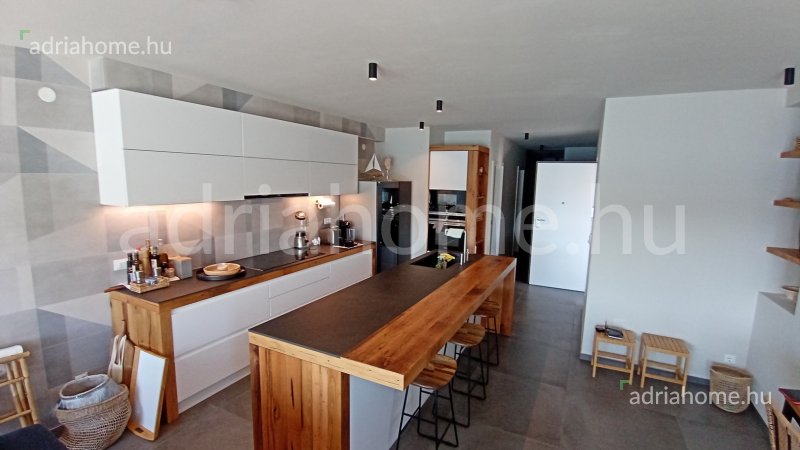 Šibenik környéke – Tágas apartman az első sorban 