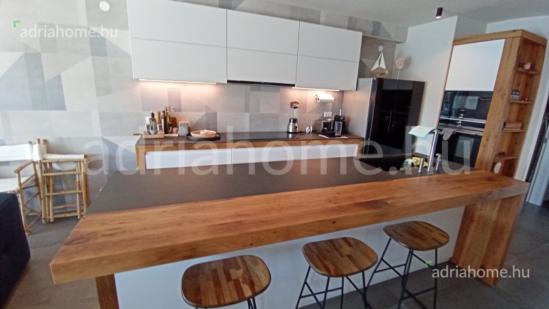 Šibenik környéke – Tágas apartman az első sorban 