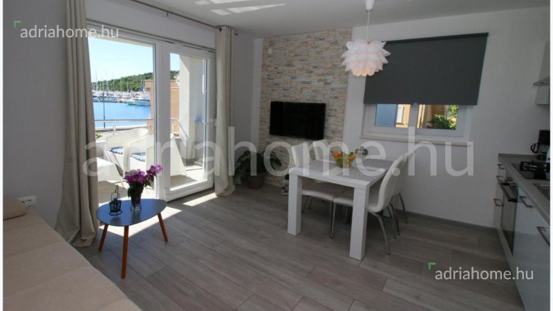 Rogoznica - Apartmanház 6 új apartmannal a központban, 1. sor 