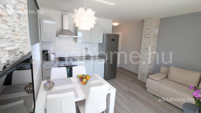 Rogoznica - Apartmanház 6 új apartmannal a központban, 1. sor 