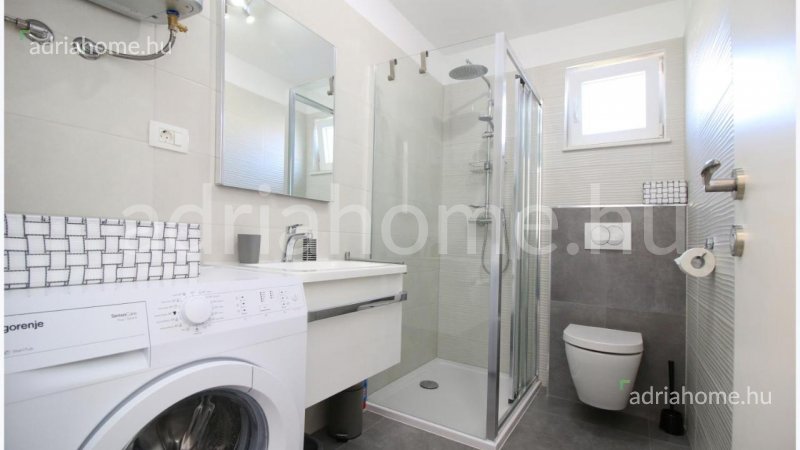 Rogoznica - Apartmanház 6 új apartmannal a központban, 1. sor 