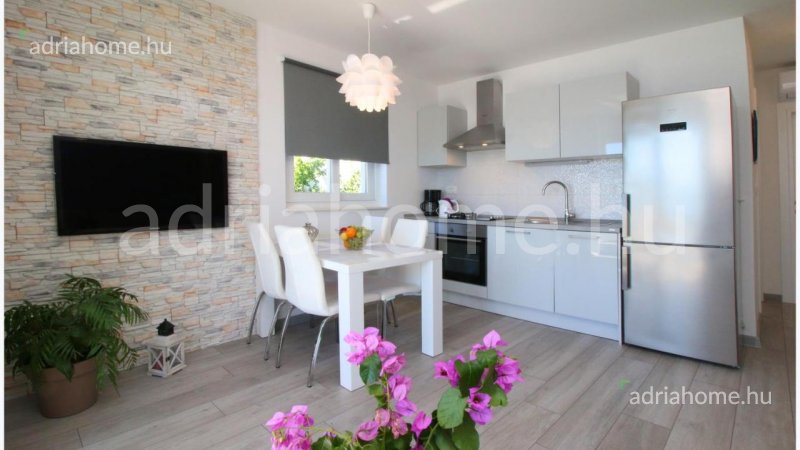 Rogoznica - Apartmanház 6 új apartmannal a központban, 1. sor 