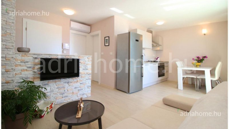 Rogoznica - Apartmanház 6 új apartmannal a központban, 1. sor 
