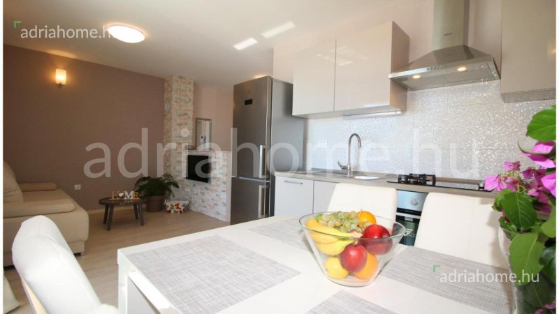Rogoznica - Apartmanház 6 új apartmannal a központban, 1. sor 