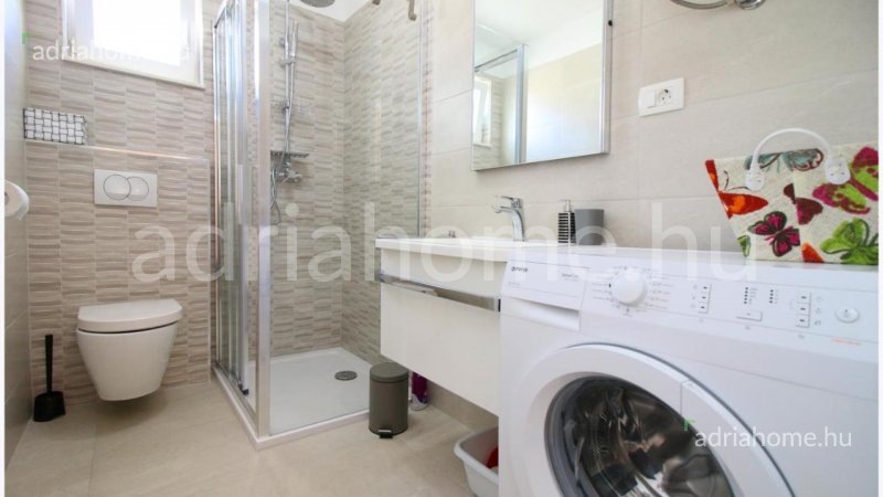 Rogoznica - Apartmanház 6 új apartmannal a központban, 1. sor 
