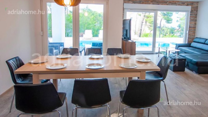 Brač – New family house with pool overlooking the sea