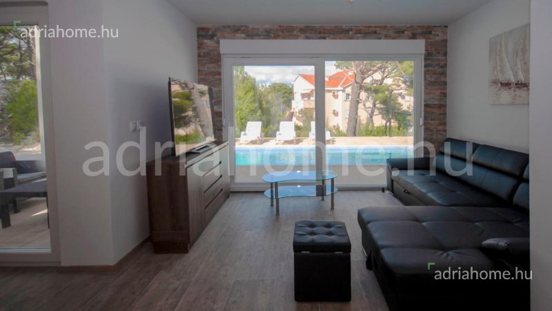 Brač – New family house with pool overlooking the sea