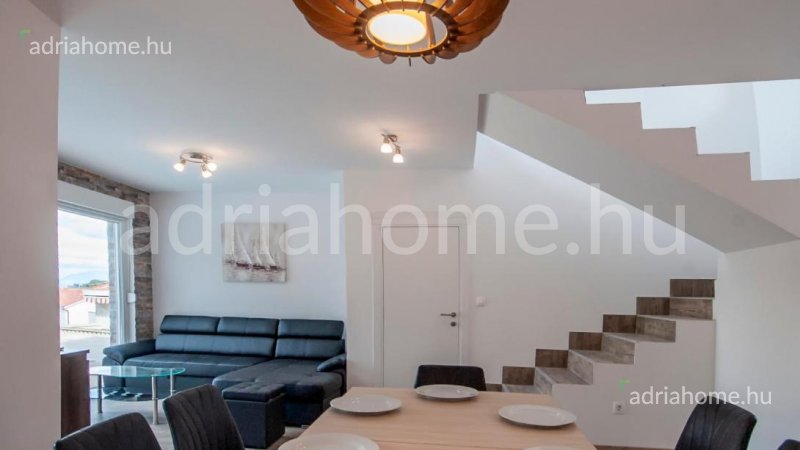 Brač – New family house with pool overlooking the sea
