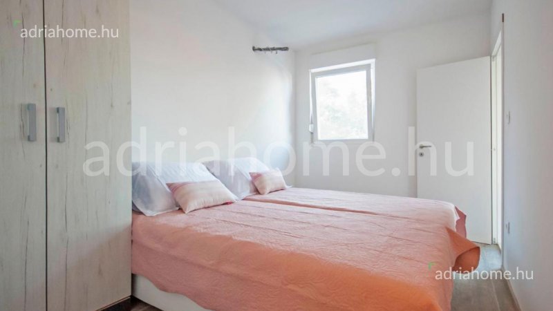 Brač – New family house with pool overlooking the sea