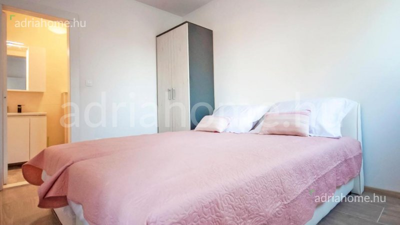 Brač – New family house with pool overlooking the sea