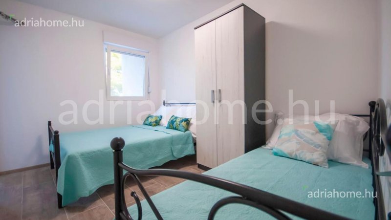Brač – New family house with pool overlooking the sea