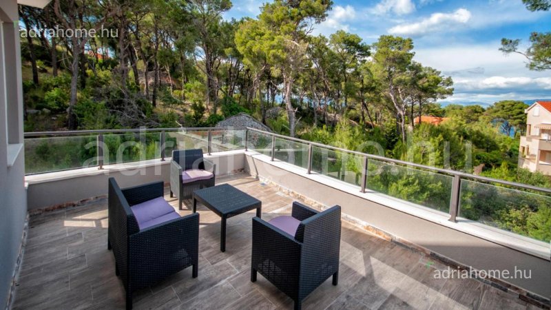 Brač – New family house with pool overlooking the sea