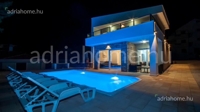 Brač – New family house with pool overlooking the sea