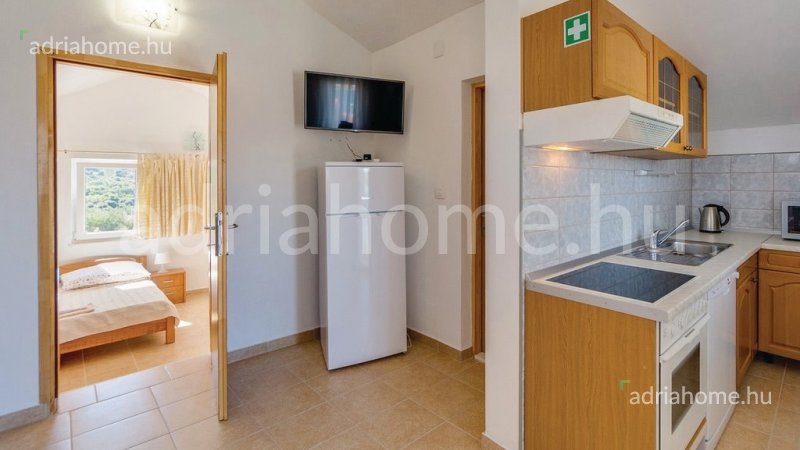 Rogoznica - Apartmanska kuća s bazenom pokraj Rogoznice