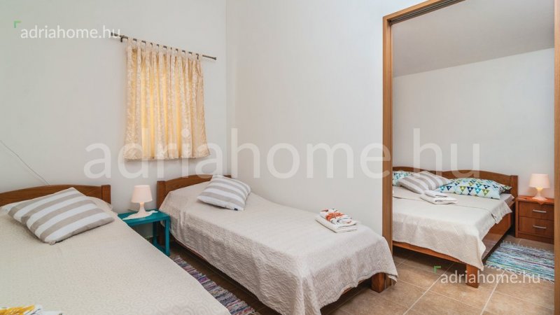 Rogoznica - Apartmanska kuća s bazenom pokraj Rogoznice