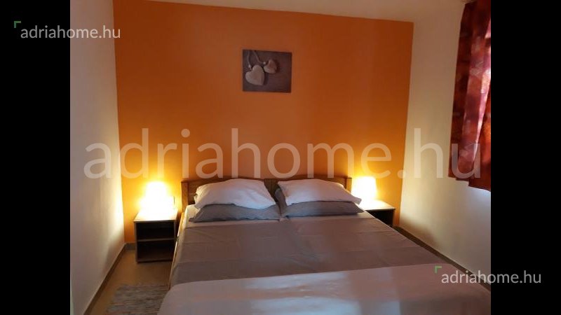 Rogoznica - Apartmanska kuća s bazenom pokraj Rogoznice