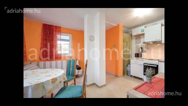 Rogoznica - Apartmanska kuća s bazenom pokraj Rogoznice