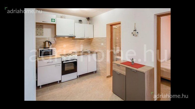 Rogoznica - Apartmanska kuća s bazenom pokraj Rogoznice