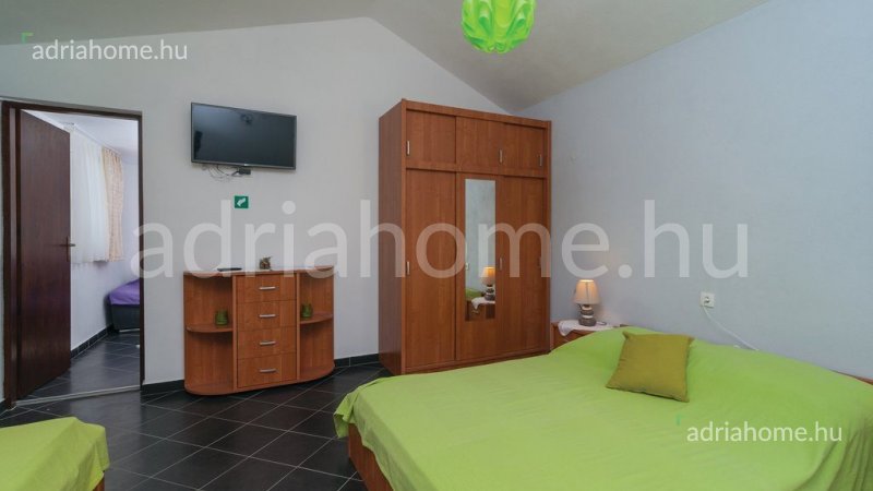 Rogoznica - Apartmanska kuća s bazenom pokraj Rogoznice
