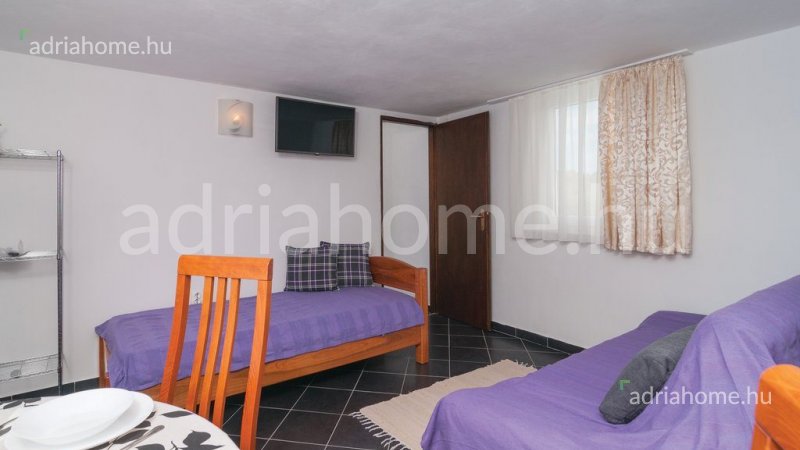 Rogoznica - Apartmanska kuća s bazenom pokraj Rogoznice