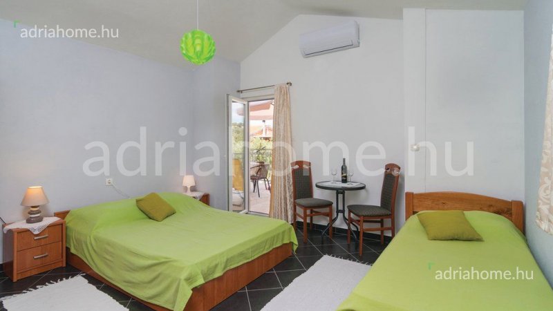 Rogoznica - Apartmanska kuća s bazenom pokraj Rogoznice