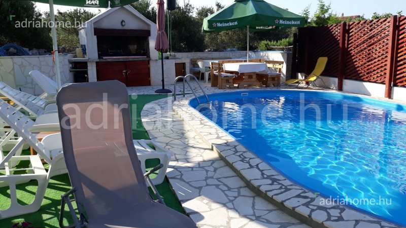 Rogoznica - Apartmanska kuća s bazenom pokraj Rogoznice