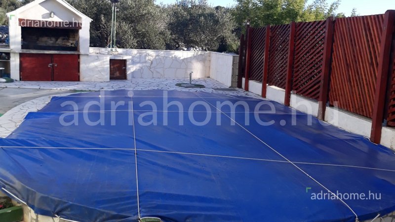 Rogoznica - Apartmanska kuća s bazenom pokraj Rogoznice
