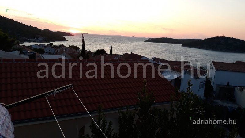 Rogoznica - Apartmanska kuća s bazenom pokraj Rogoznice