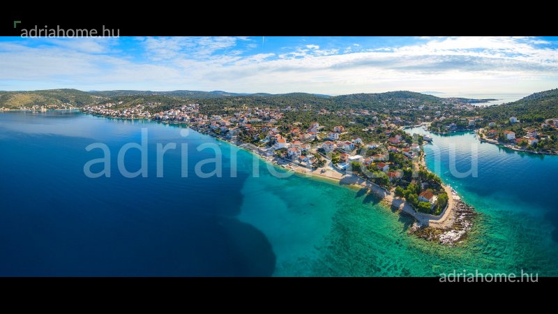 Rogoznica - Apartmanska kuća s bazenom pokraj Rogoznice
