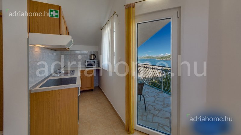 Rogoznica - Apartmanska kuća s bazenom pokraj Rogoznice
