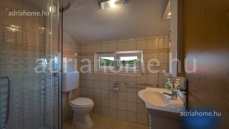 Rogoznica - Apartmanska kuća s bazenom pokraj Rogoznice