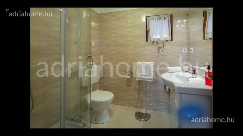Rogoznica - Apartmanska kuća s bazenom pokraj Rogoznice