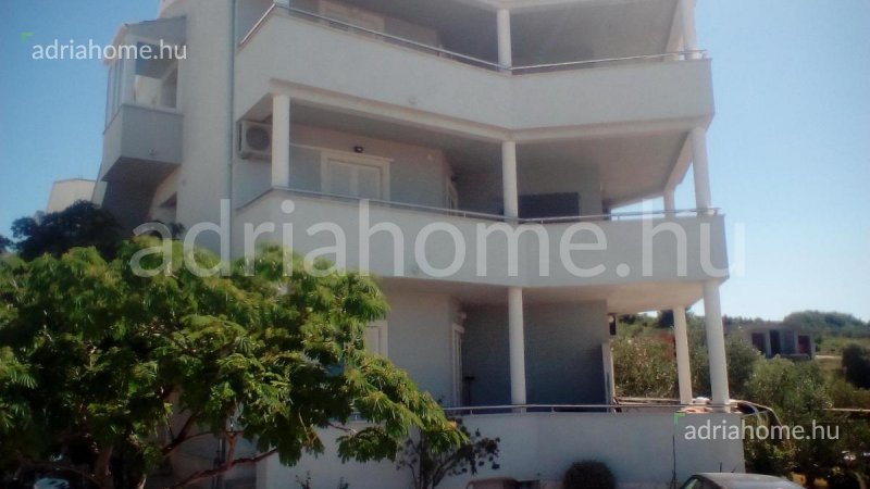 Rogoznica - Novi apartmani 2. red od mora, namješteni