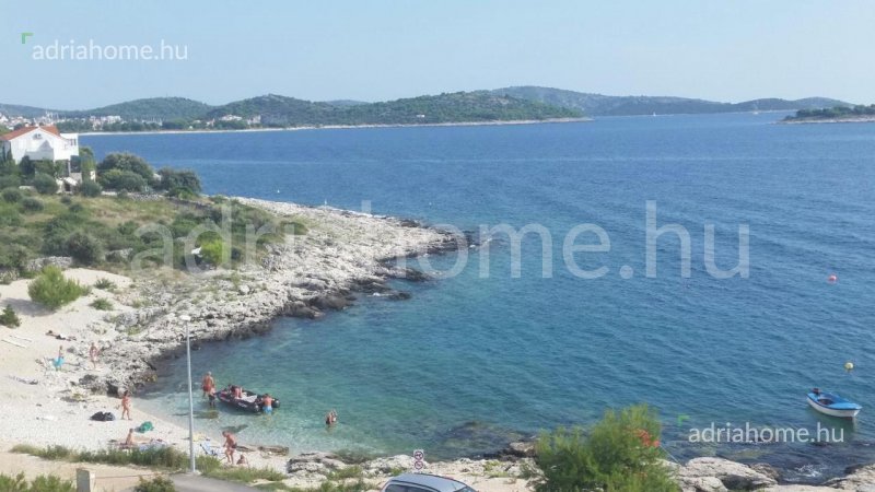 Rogoznica - Novi apartmani 2. red od mora, namješteni