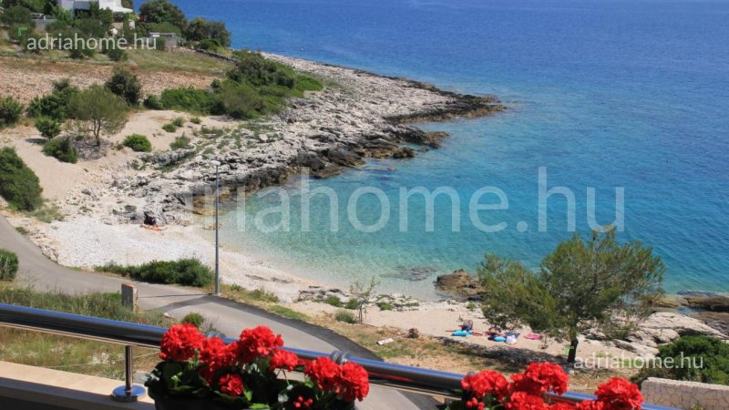 Rogoznica - Novi apartmani 2. red od mora, namješteni