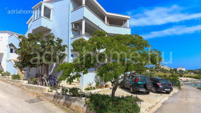 Rogoznica - Novi apartmani 2. red od mora, namješteni