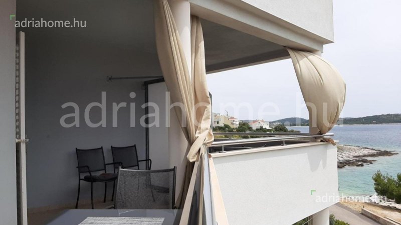 Rogoznica - Novi apartmani 2. red od mora, namješteni