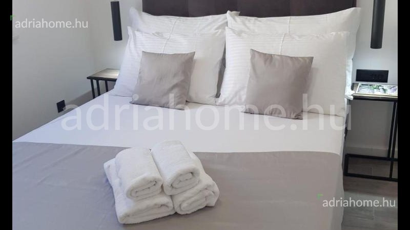 Rogoznica - Novi apartmani 2. red od mora, namješteni