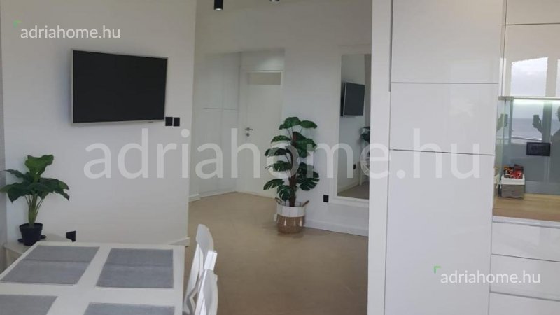 Rogoznica - Novi apartmani 2. red od mora, namješteni