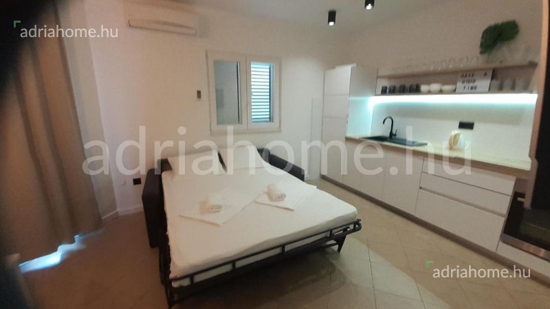 Rogoznica - Novi apartmani 2. red od mora, namješteni