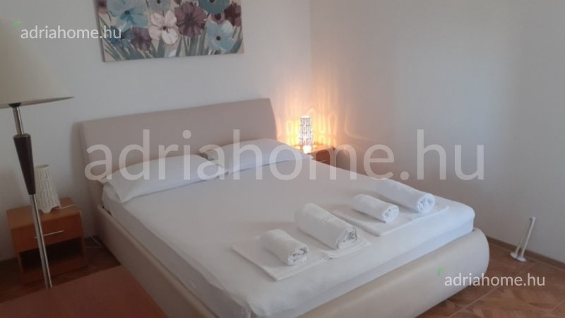 Rogoznica - Novi apartmani 2. red od mora, namješteni