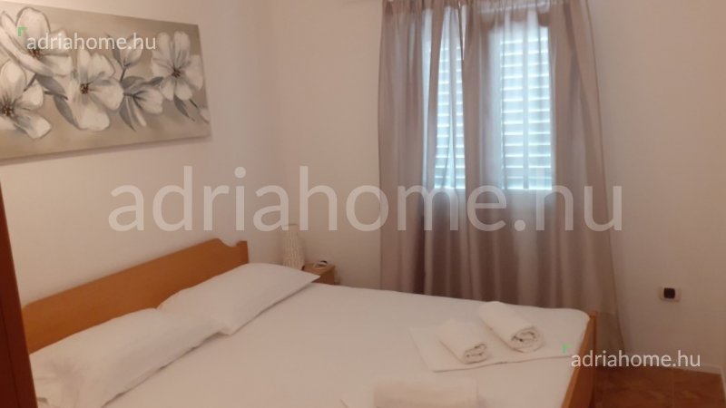 Rogoznica - Novi apartmani 2. red od mora, namješteni