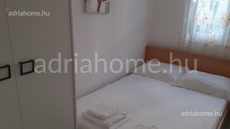 Rogoznica - Novi apartmani 2. red od mora, namješteni