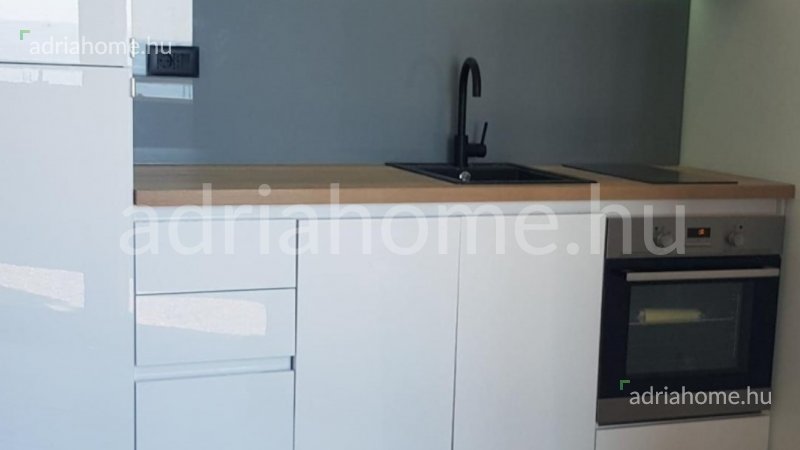 Rogoznica - Novi apartmani 2. red od mora, namješteni