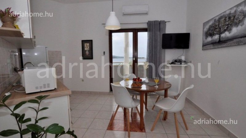 Rogoznica - Novi apartmani 2. red od mora, namješteni